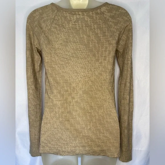 🏃♀️ Athleta Long Sleeve Performance Tee – Size XS – Effortlessly Active Vibes - Picture 2 of 3